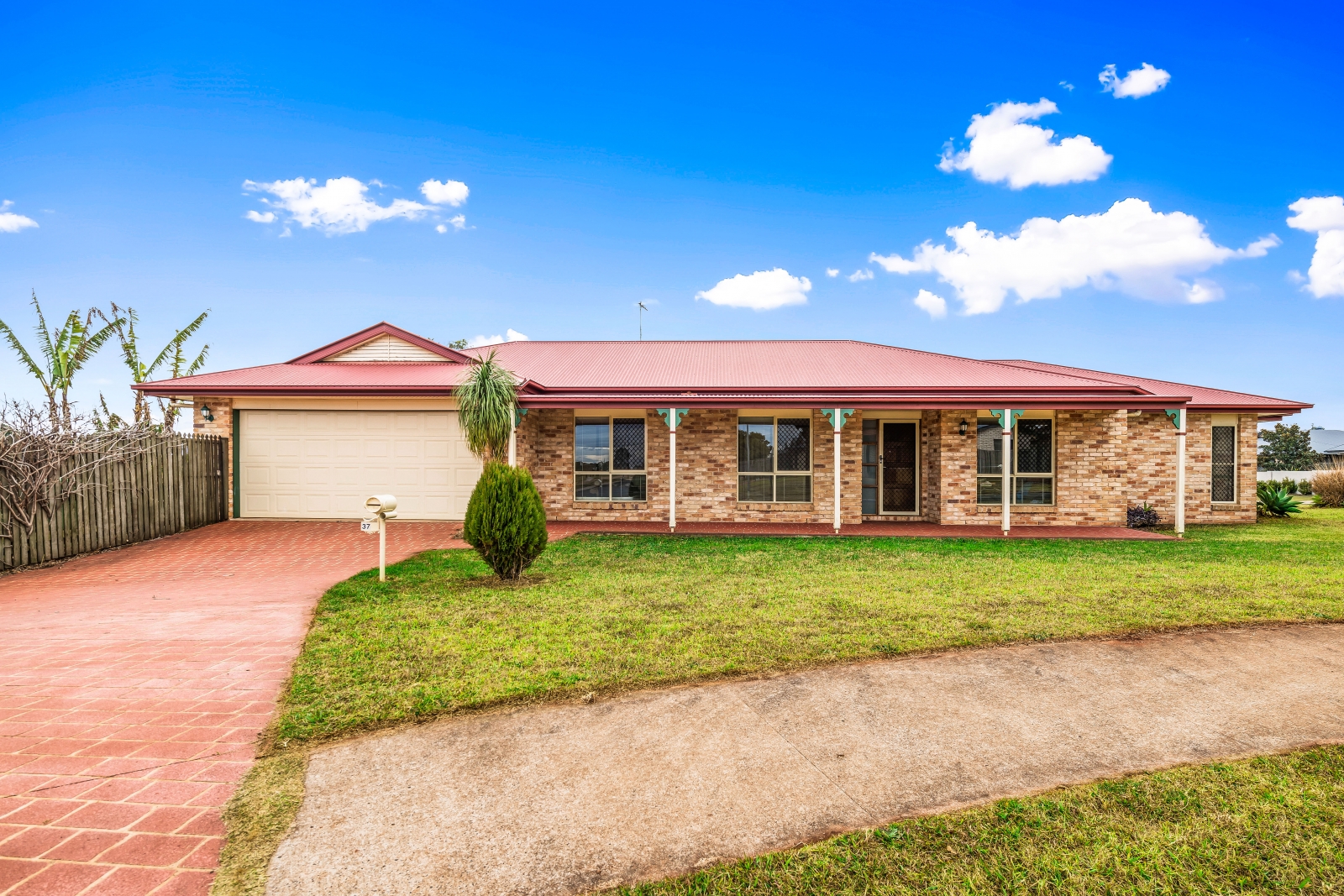 37 Hinchliffe Dr, Kearneys Spring, QLD, 4350 Property Profile