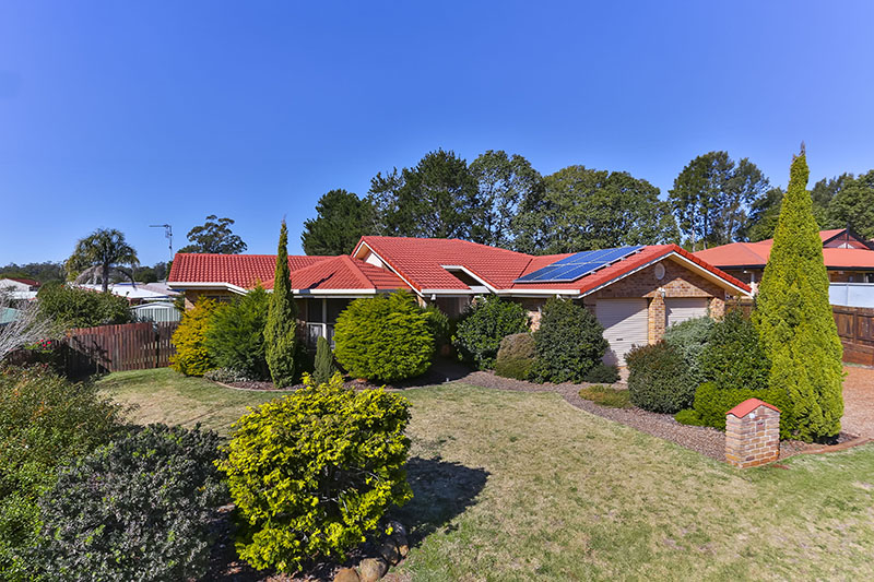 8 Lorraine Crescent, Centenary Heights, QLD, 4350 Property Profile