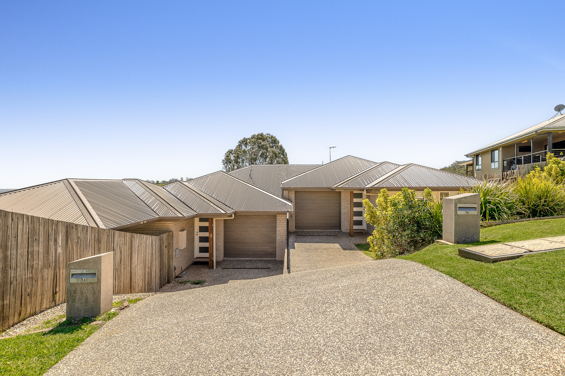 1 & 2/3 Cassidy Terrace, Mount Kynoch, QLD, 4350 Unit Sold on 05 06