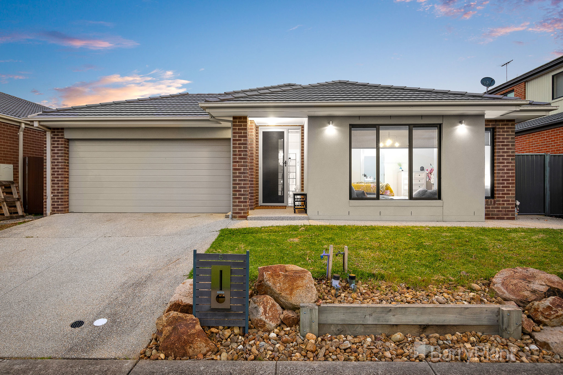 5 Hibernia Place, Cranbourne East, VIC, 3977 Property Profile