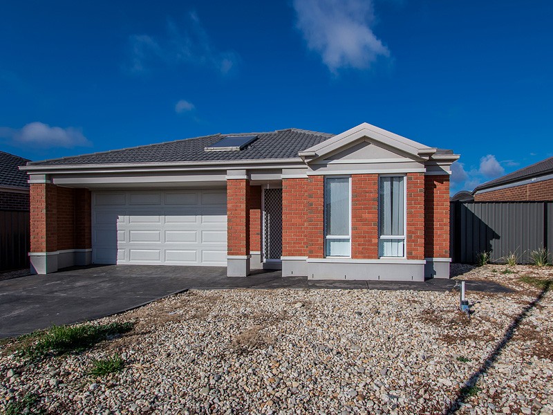 11 Bothwell Green, Derrimut, VIC, 3030 House Sold on 28 07 2015