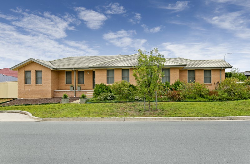 27 Tennyson Drive, Queanbeyan, NSW, 2620 Property Profile RateMyAgent