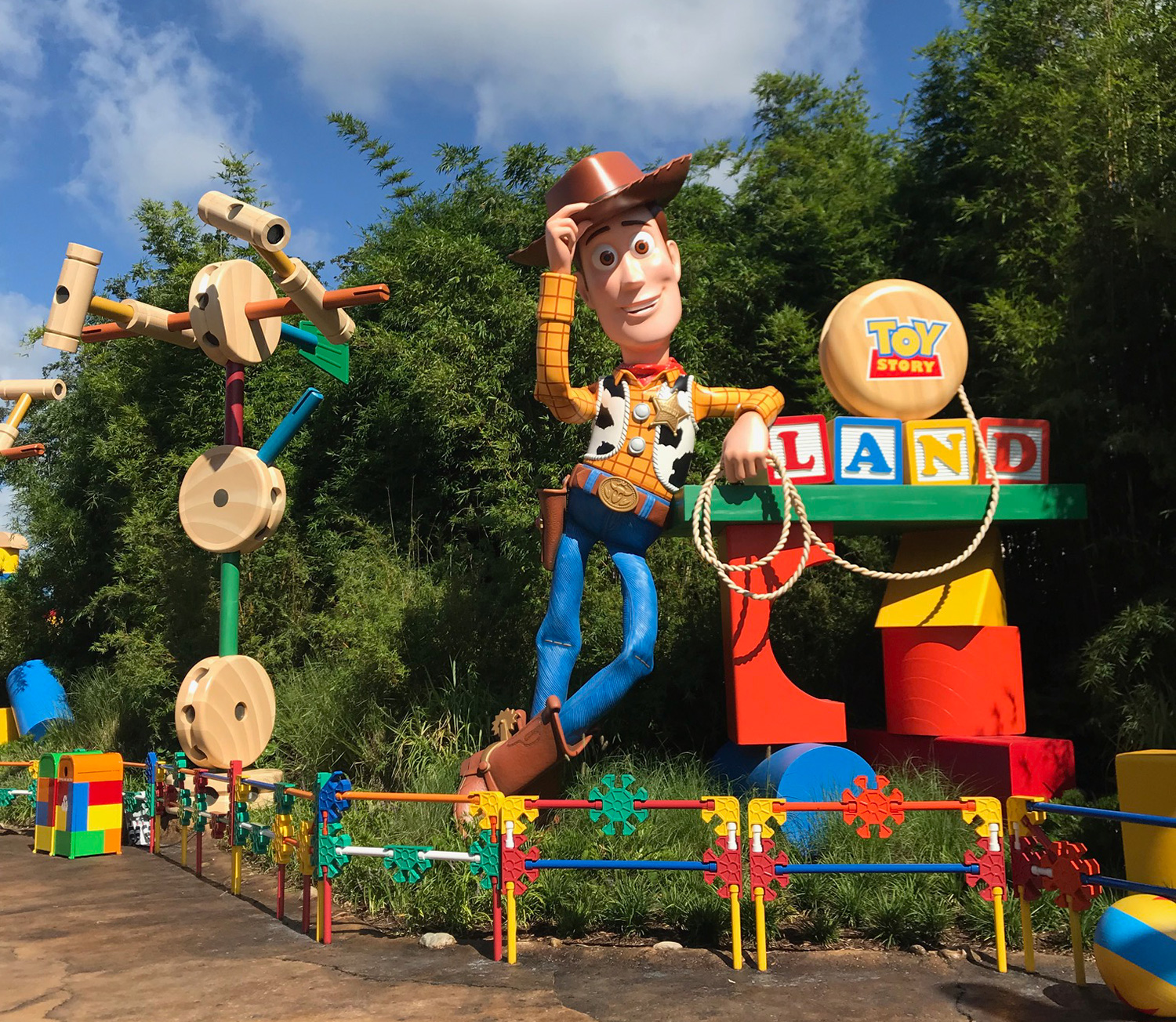 Eye On The World Toy Story Land