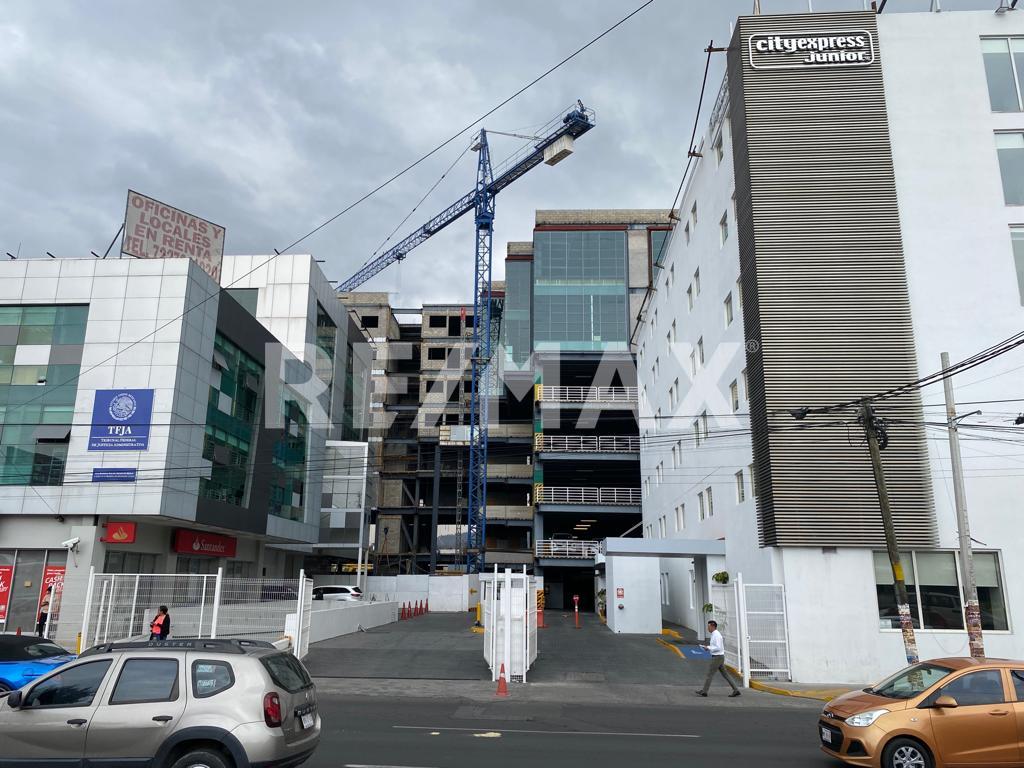 Amplio Local Comercial en Alfredo del Mazo, Toluca
