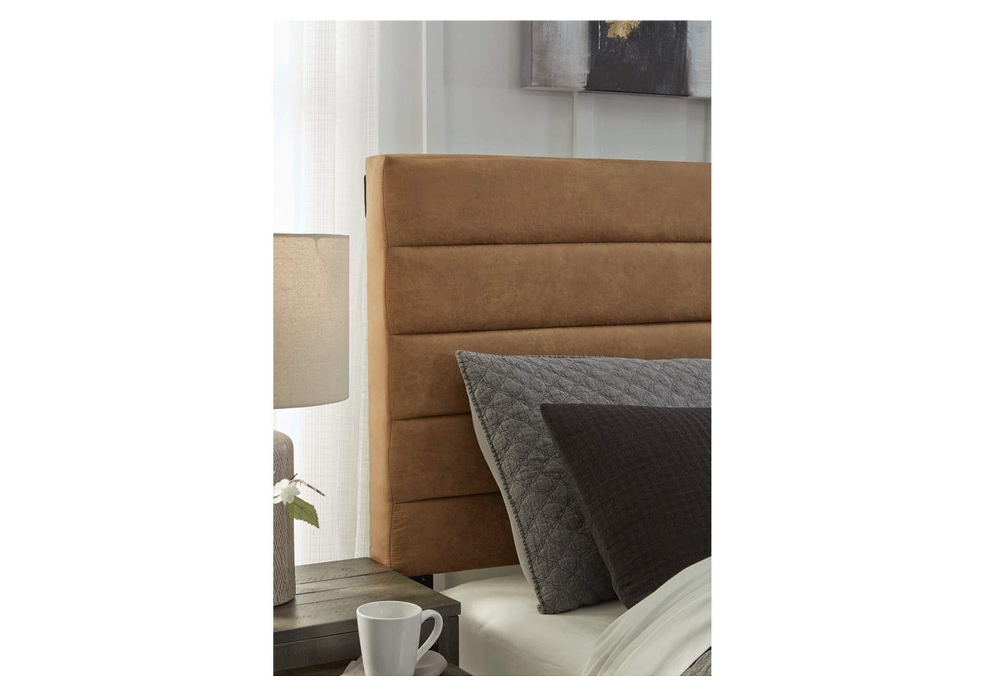 Vintasso Queen Upholstered Bed