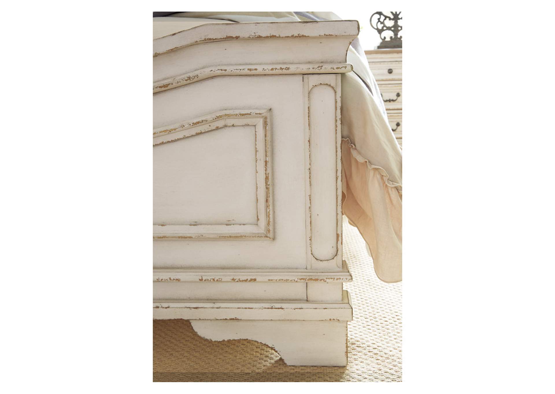 Realyn King Upholstered Panel Bed with Mirrored Dresser