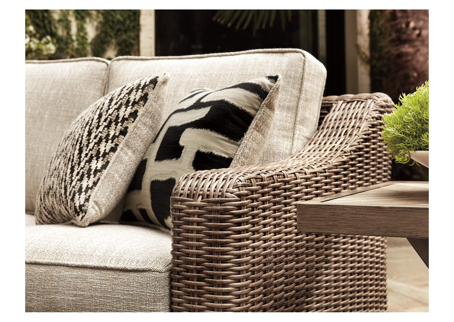 Beachcroft 5Piece Outdoor Sectional with Coffee Table