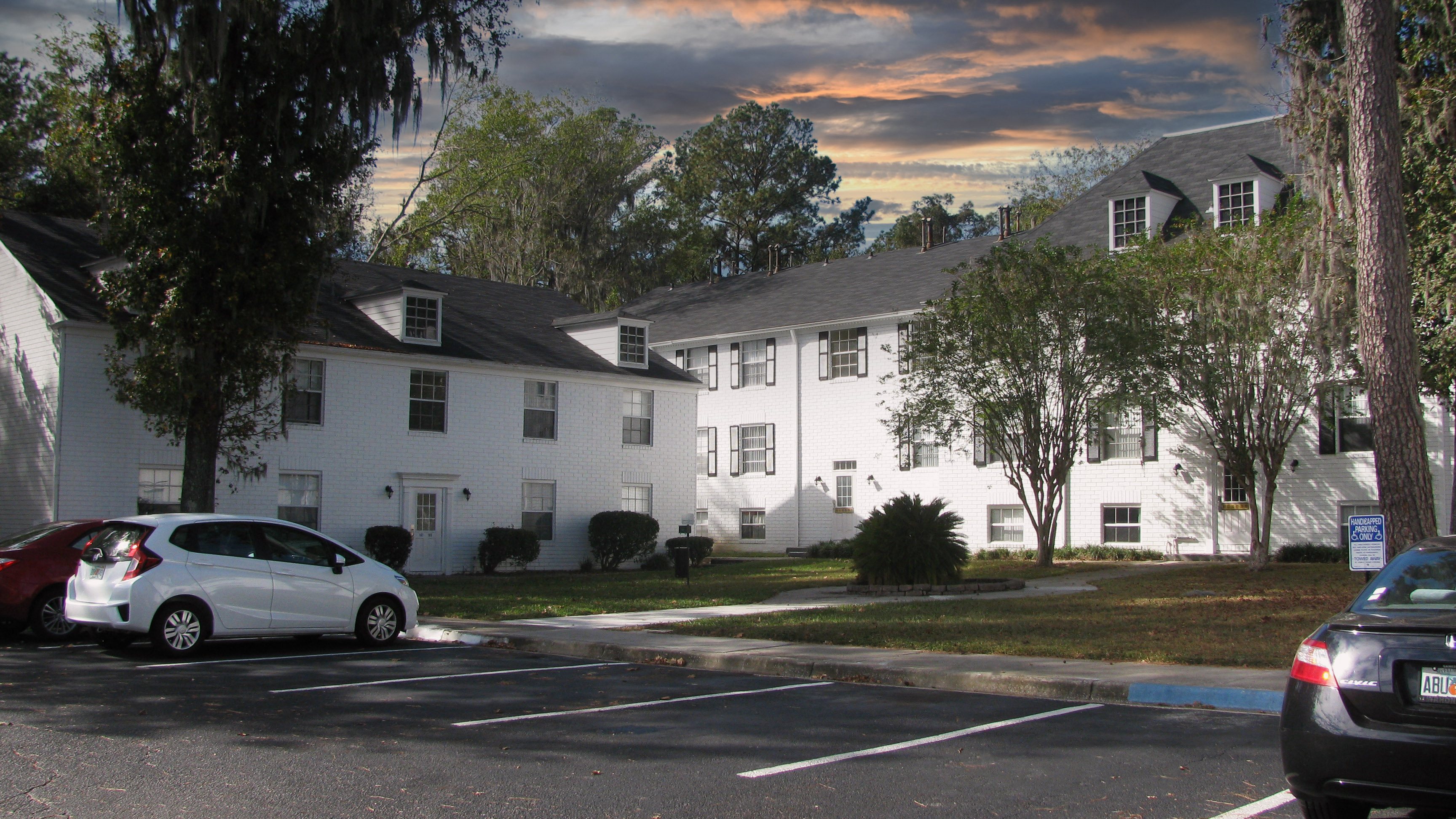 Williamsburg Village Apartments in Gainesville, FL