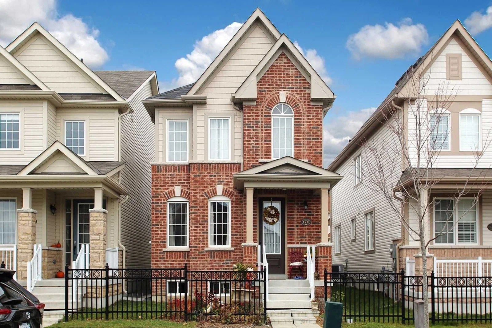 Homes, condos and condos for sale in Bowmanville School District