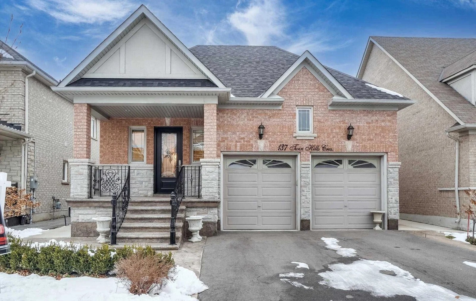 137 Twin Hills Crescent For Sale