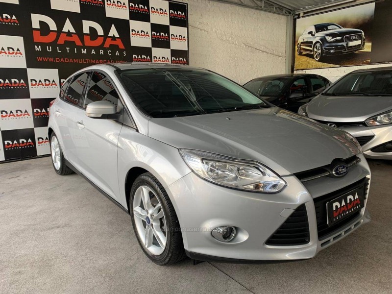 FOCUS 2.0 SE HATCH 16V FLEX 4P AUTO 2014 CAXIAS DO SUL Carros na Serra