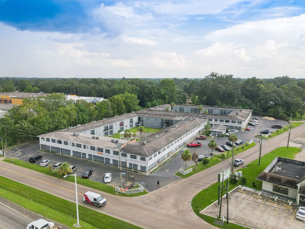 Summer Grove Apartments Marketplace