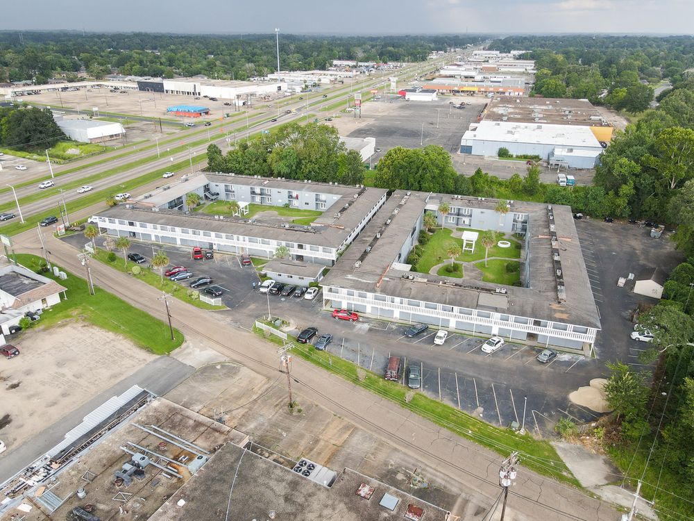 Summer Grove Apartments Marketplace