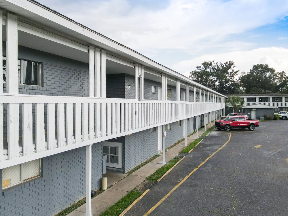 Summer Grove Apartments Marketplace