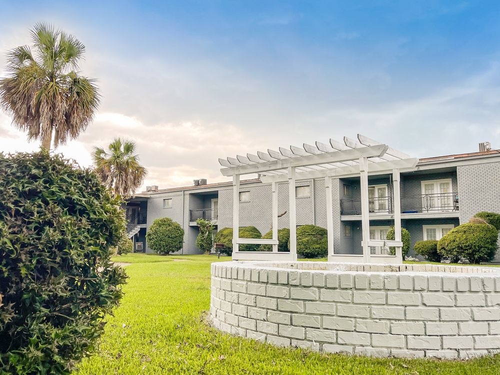 Summer Grove Apartments Marketplace