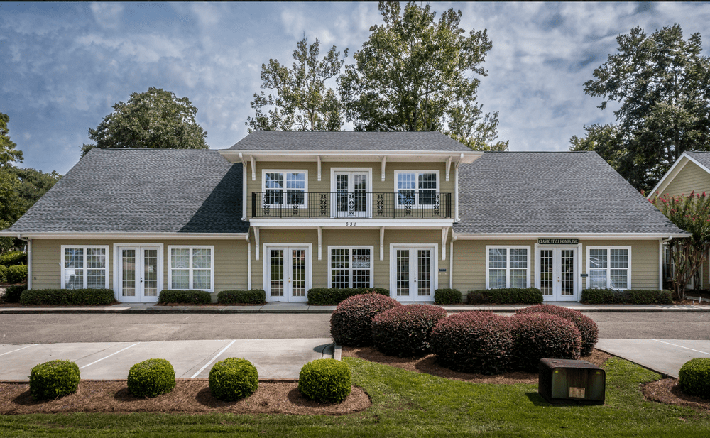 The Oaks at Bellamy Ave Marketplace