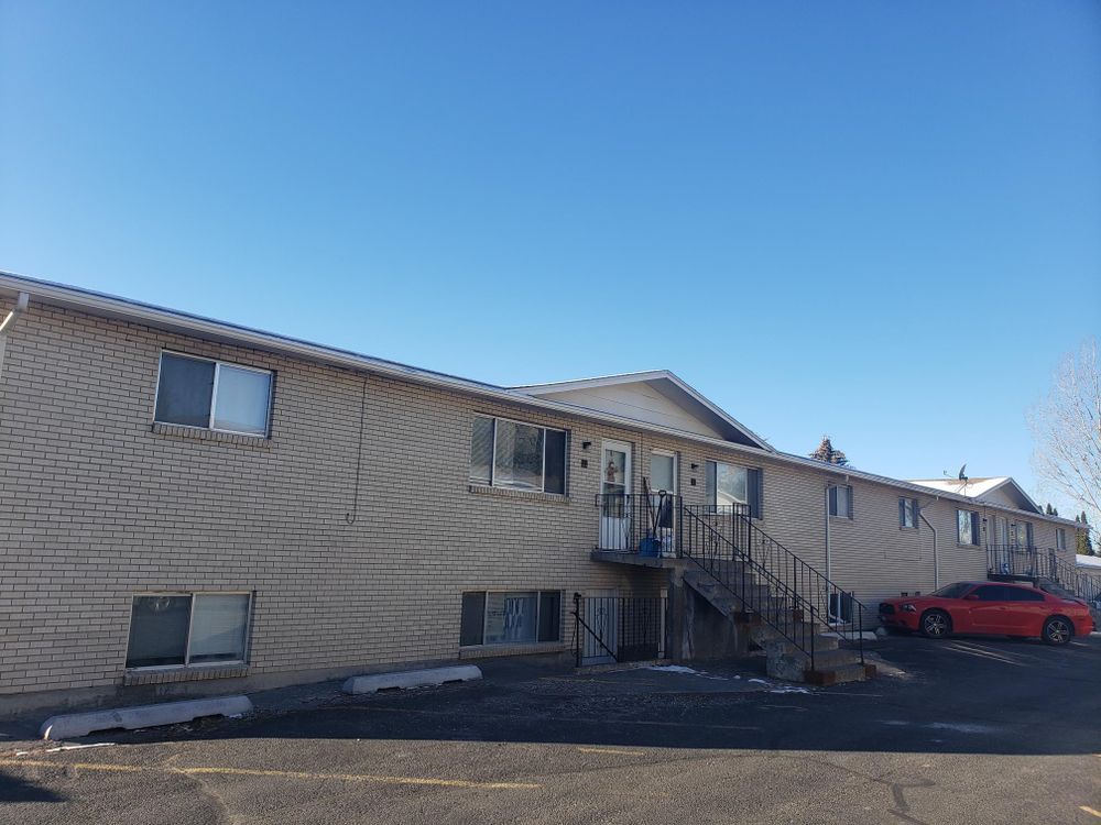 587 Hansen Ave Marketplace