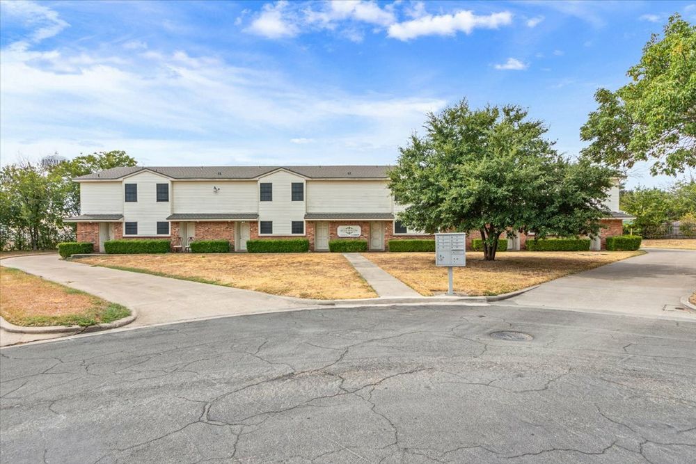 Quail Hollow Apartment Homes Marketplace