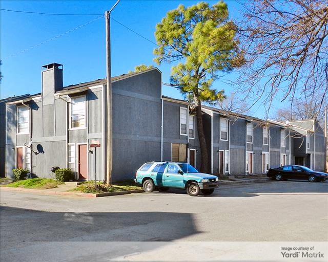 River Glenn Townhomes Marketplace