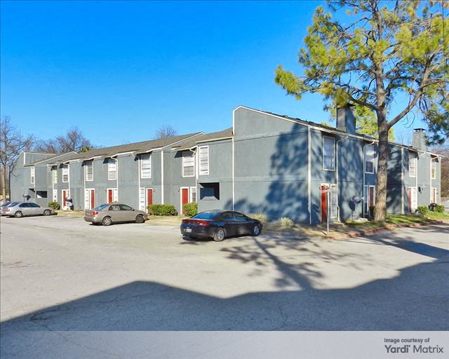 River Glenn Townhomes Marketplace