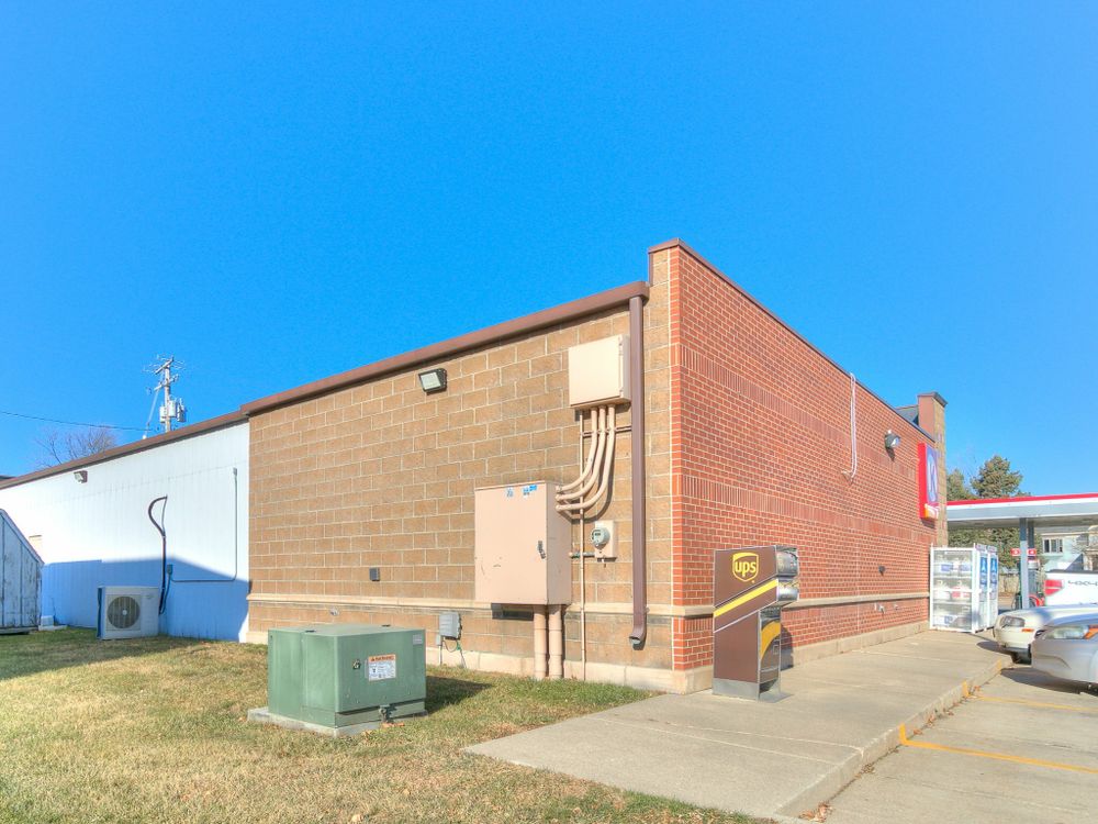 Iowa Gas Station 1219 1st Ave. Marketplace