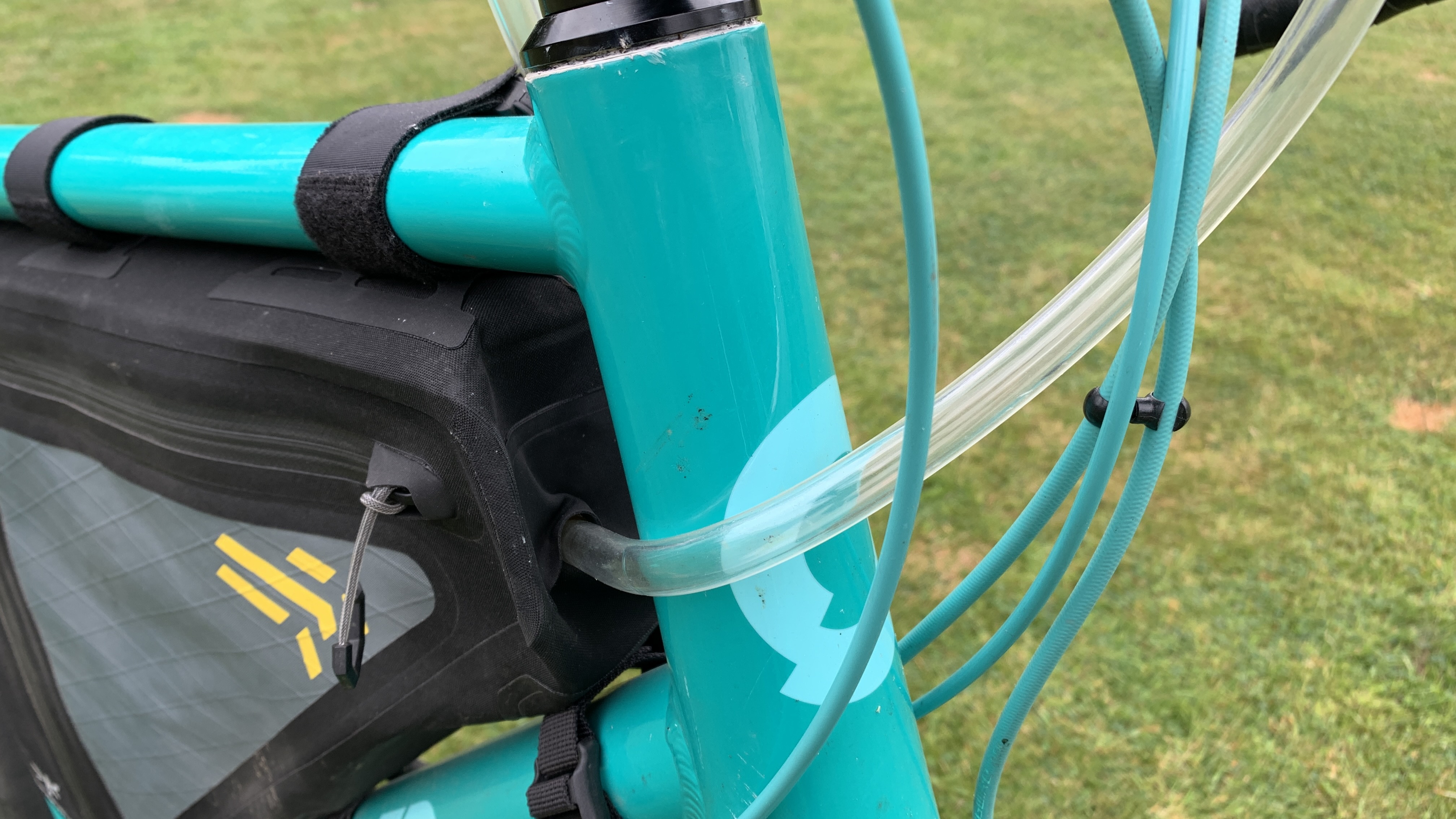 Review Apidura Frame Pack Hydration Bladder 1.5L road.cc