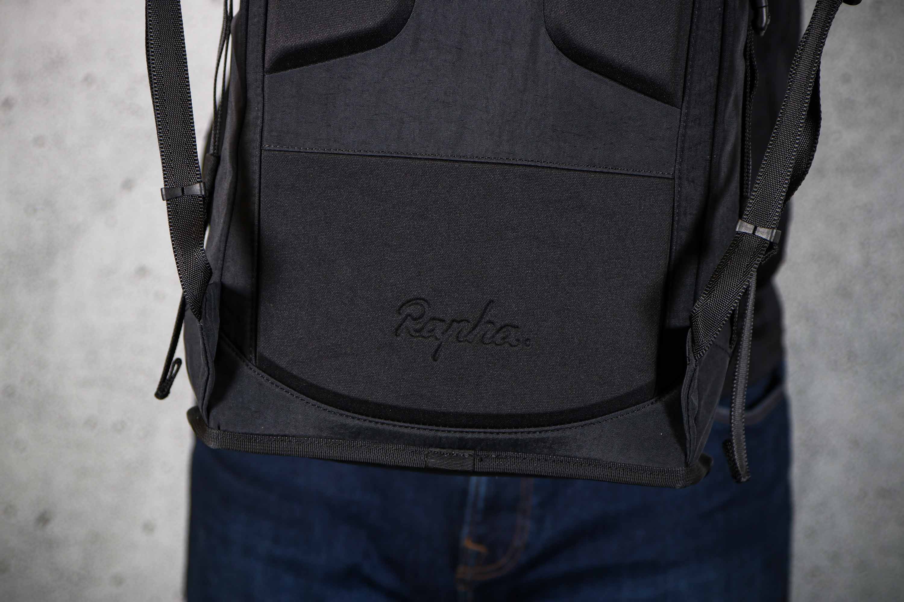 Review Rapha Backpack 20L road.cc