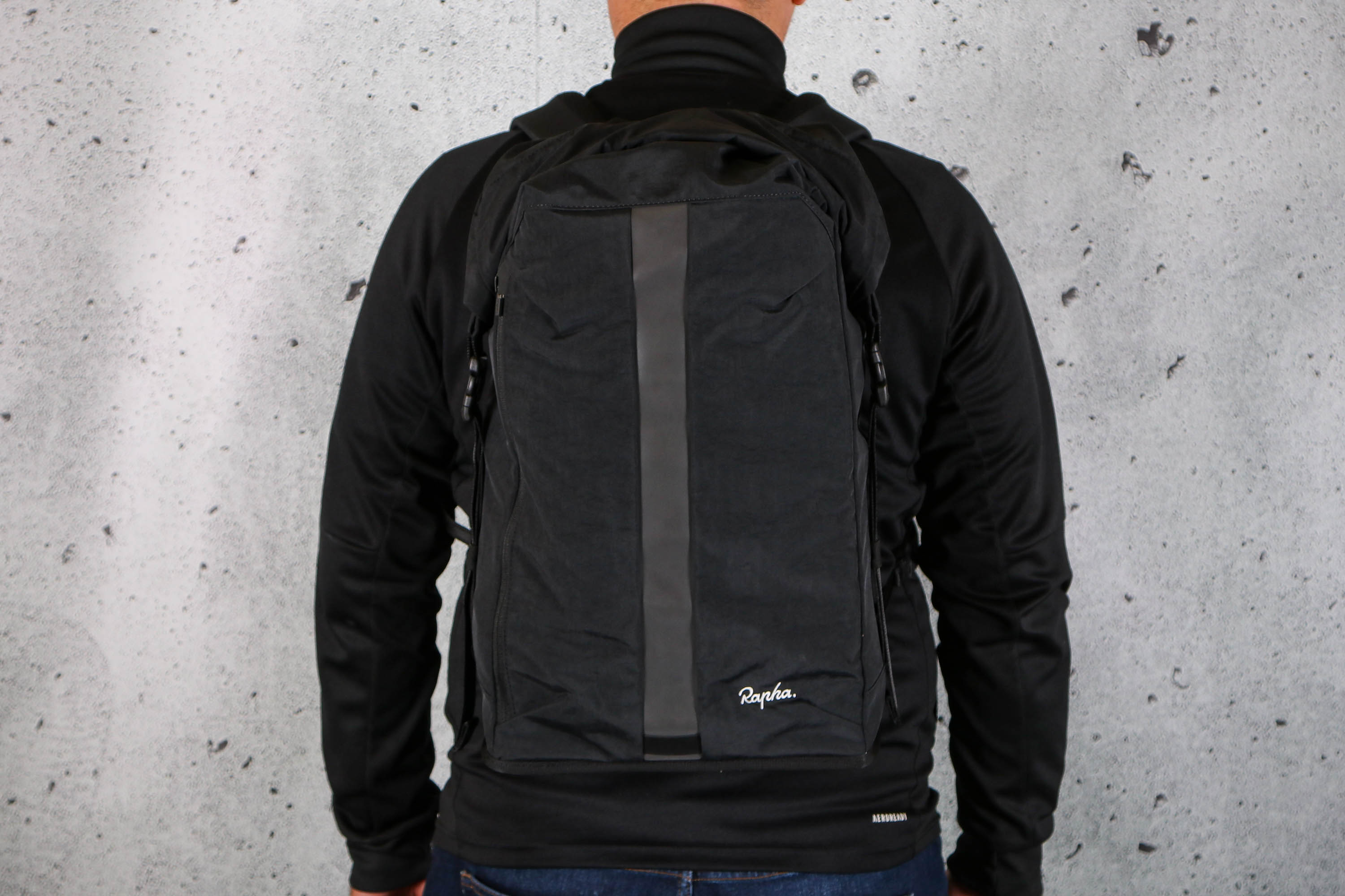 Review Rapha Backpack 20L road.cc