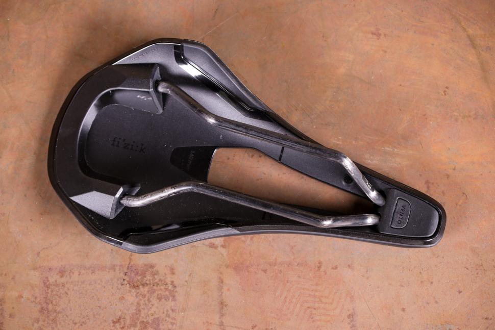 Review Fizik Vento Argo R1 saddle road.cc
