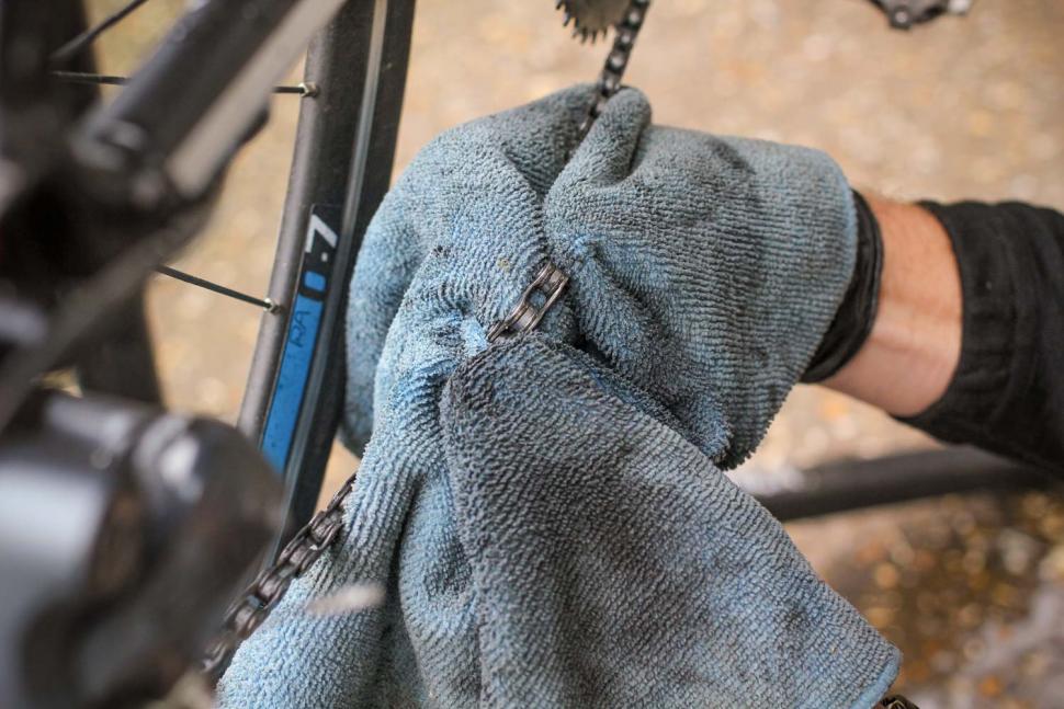 How to clean and lube your bike's chain road.cc