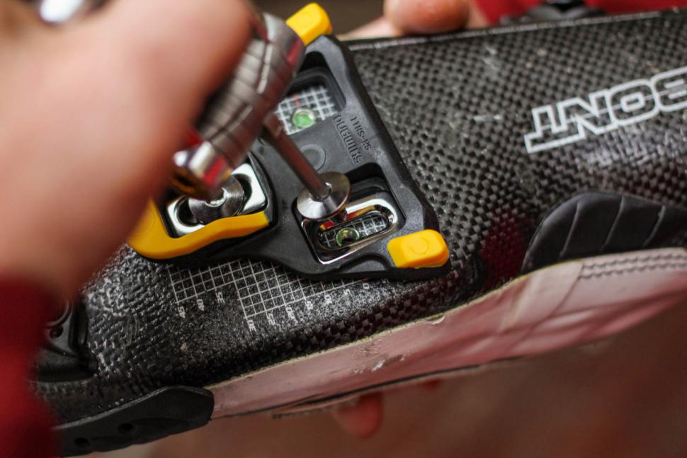 How to get your shoe cleats set up right — twobolt and threebolt