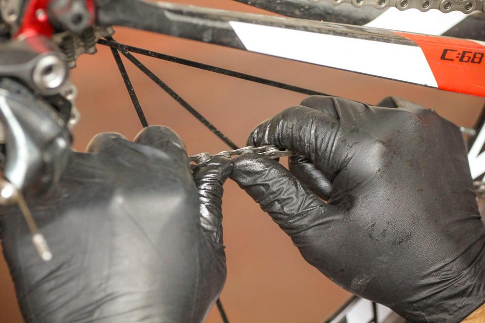 How to replace a chain | road.cc