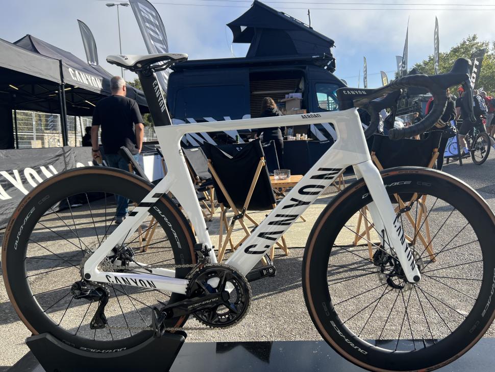 New CeramicSpeed prototype with solid jockey wheels spotted, wild