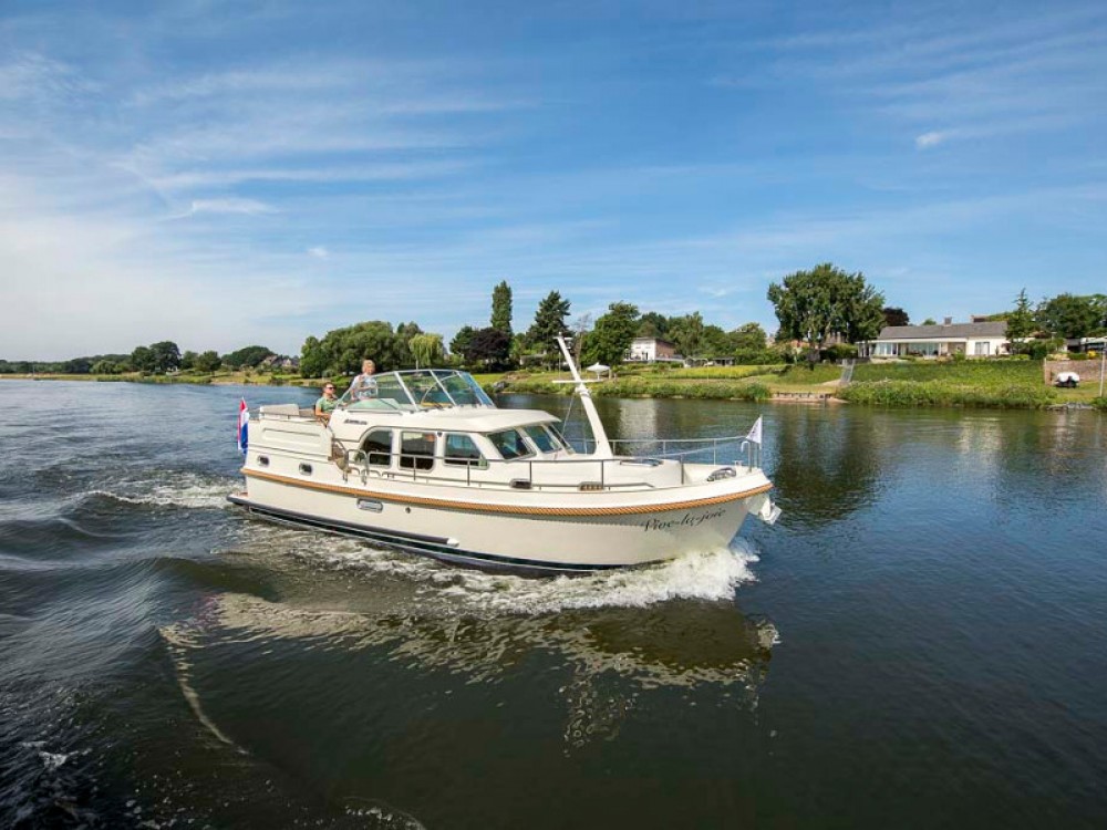Rent a motorboat Linssen Grand Sturdy 35.0 AC in Capestang (CS/Linssen