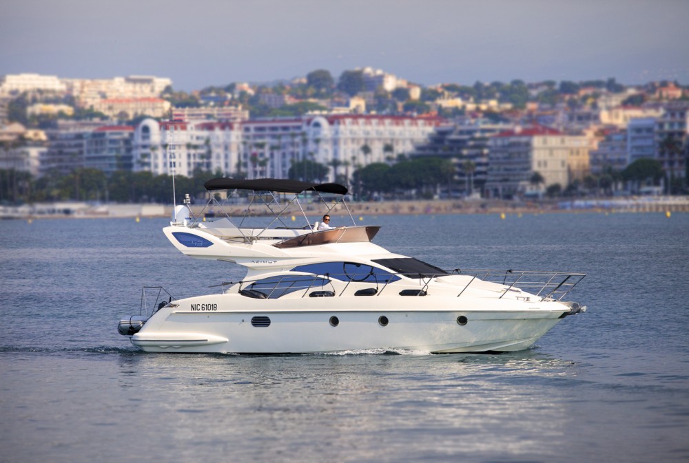 Mieten Sie ein Motorboot Azimut Azimut 43 Fly Dolce vita SamBoat