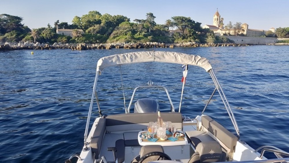 Location bateauamoteur Jeanneau Cap Camarat 7.5 WA Serie 2 à