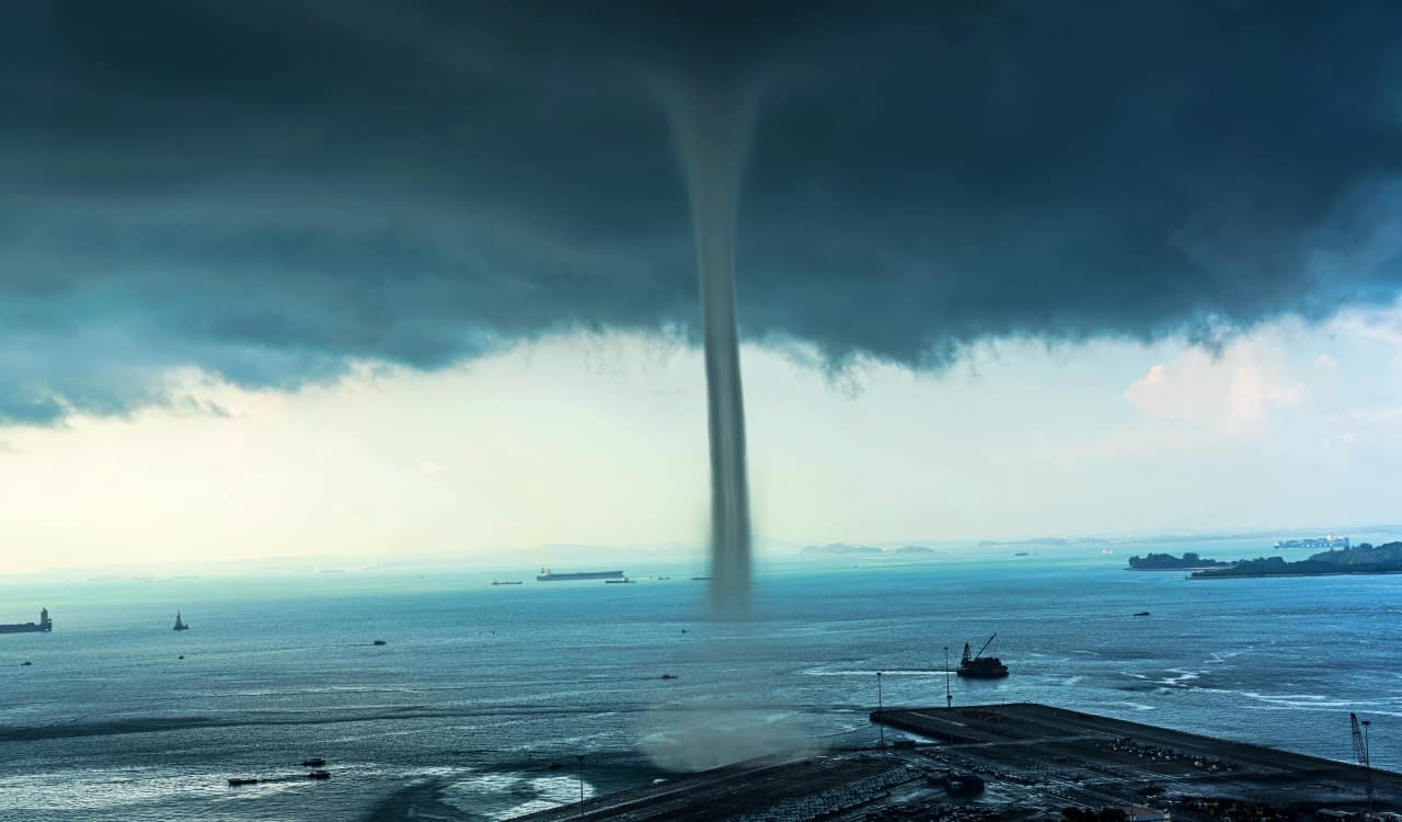 World's Strangest Weather Phenomena And How They Happen
