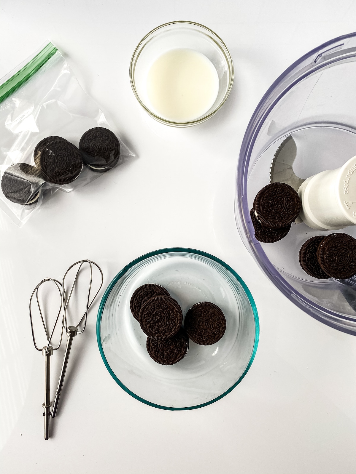 Easy 2Ingredient OREO Mug Cake {Ready in 90 Seconds}