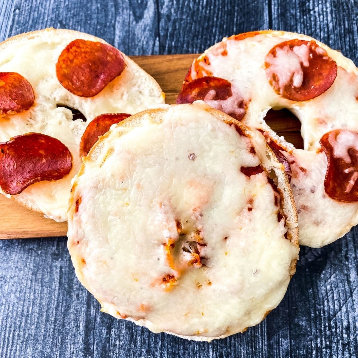 Easy Pepperoni Pizza Bagels Recipe (Ready in 10 minutes)