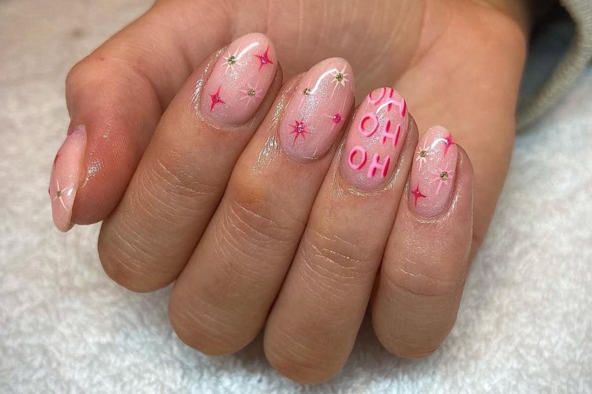 20 pink Christmas nail art ideas you need to try Scratch