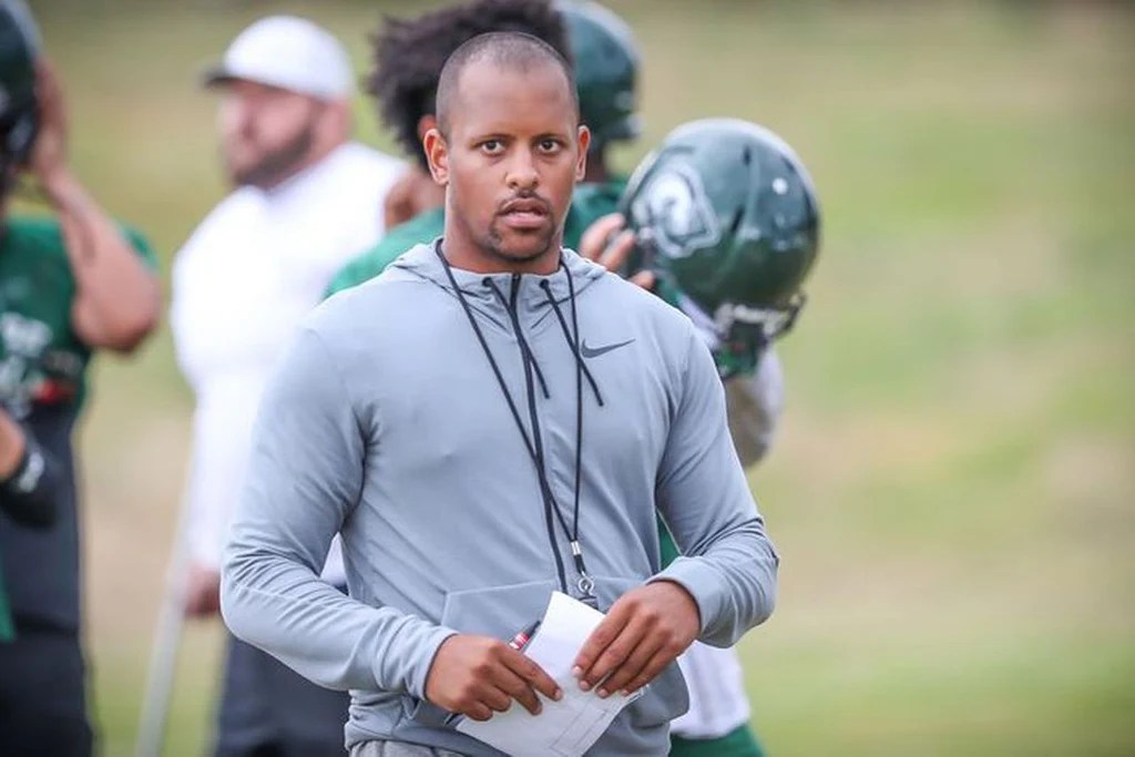 Oregon Football Coach Who Disarmed Student Will Receive Congressional
