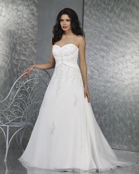 Forever Yours style 48209 size 8 Wedding Dress Nearly Newlywed