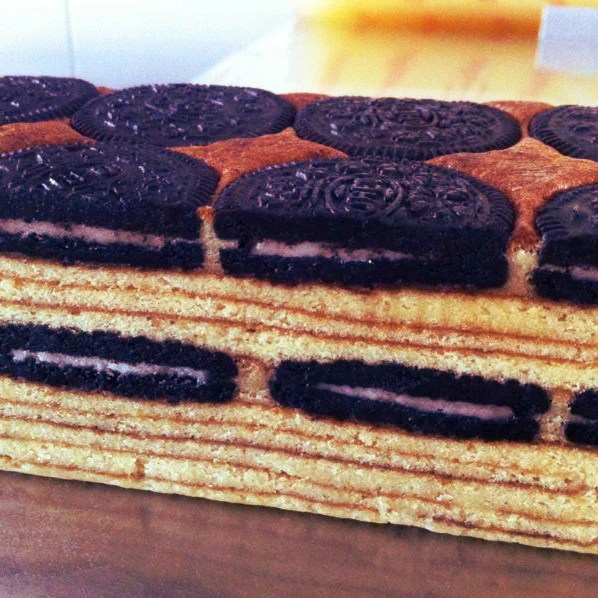 Keklapis #keklapissarawak #layeredcake kek lapis cheese oreo kek lapis ni antara kek yang kek lapis oreo 2 peket biskut oreo 450 g butter 250g cream cheese 1 sudu makan ovalete 200g gula. Kek Lapis Oreo By Q Cake Dev Shop