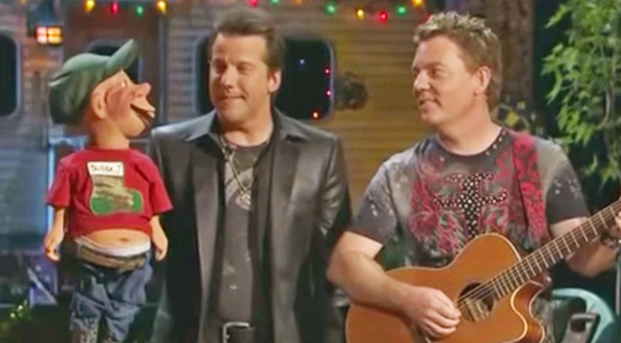 Jeff Dunham's Redneck Puppet Sings Wacky Christmas Carol That's Too Fu