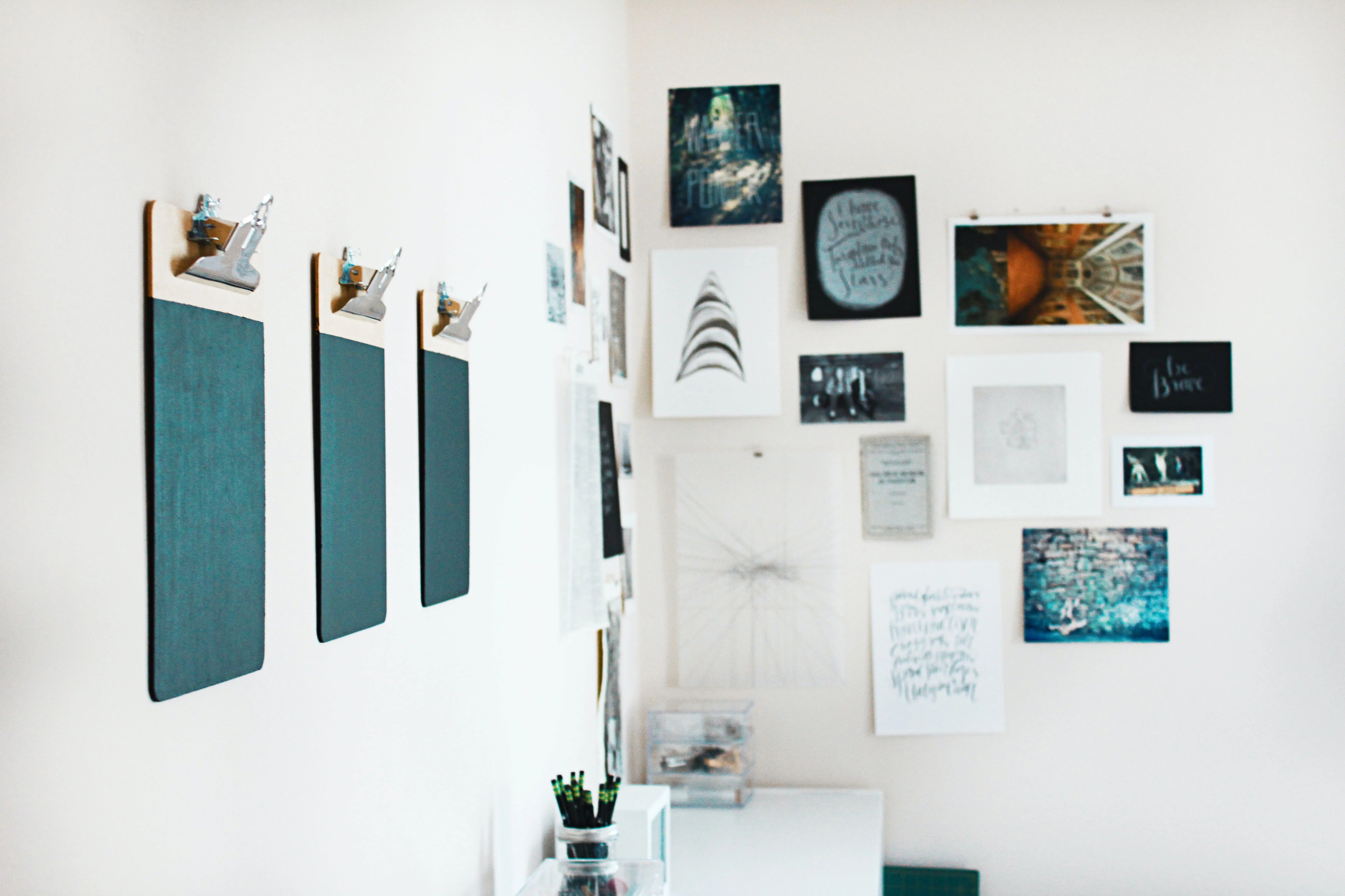How to Hang Canvas Panels ? The Trendy Art