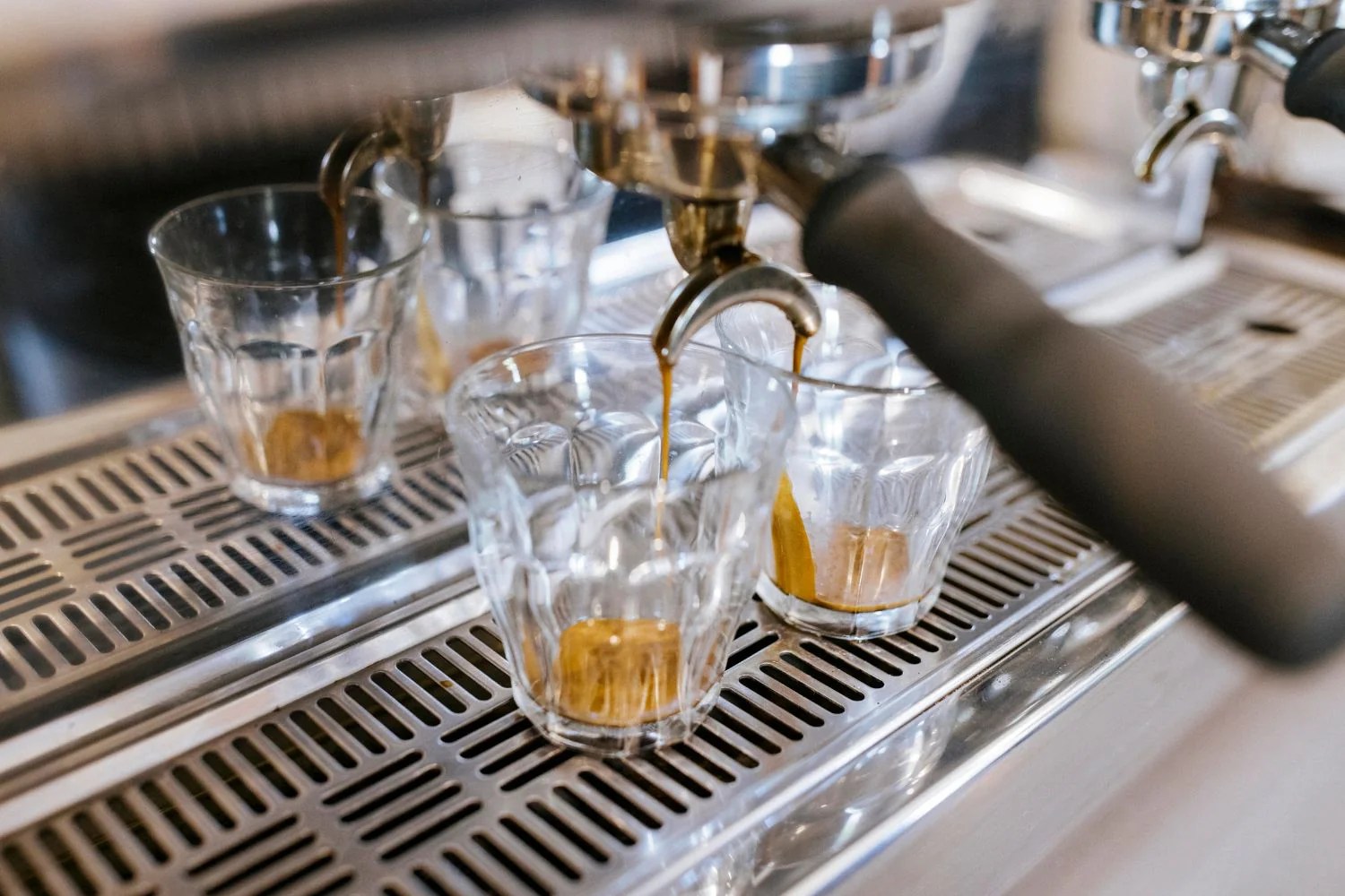 4 Essential Cleaning Tips for Home Baristas and Café Owners Alike