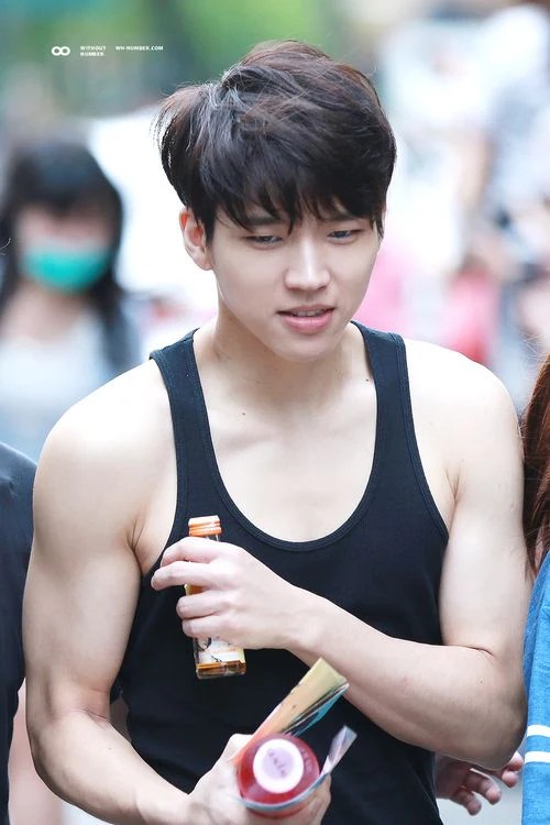 15 Male KPop Idols With Droolworthy Arms — allkpop THE SHOP