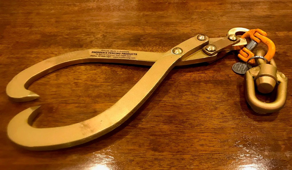 Log Lifting Skidding Tongs 2 sizes Available Certified to lift 1 t
