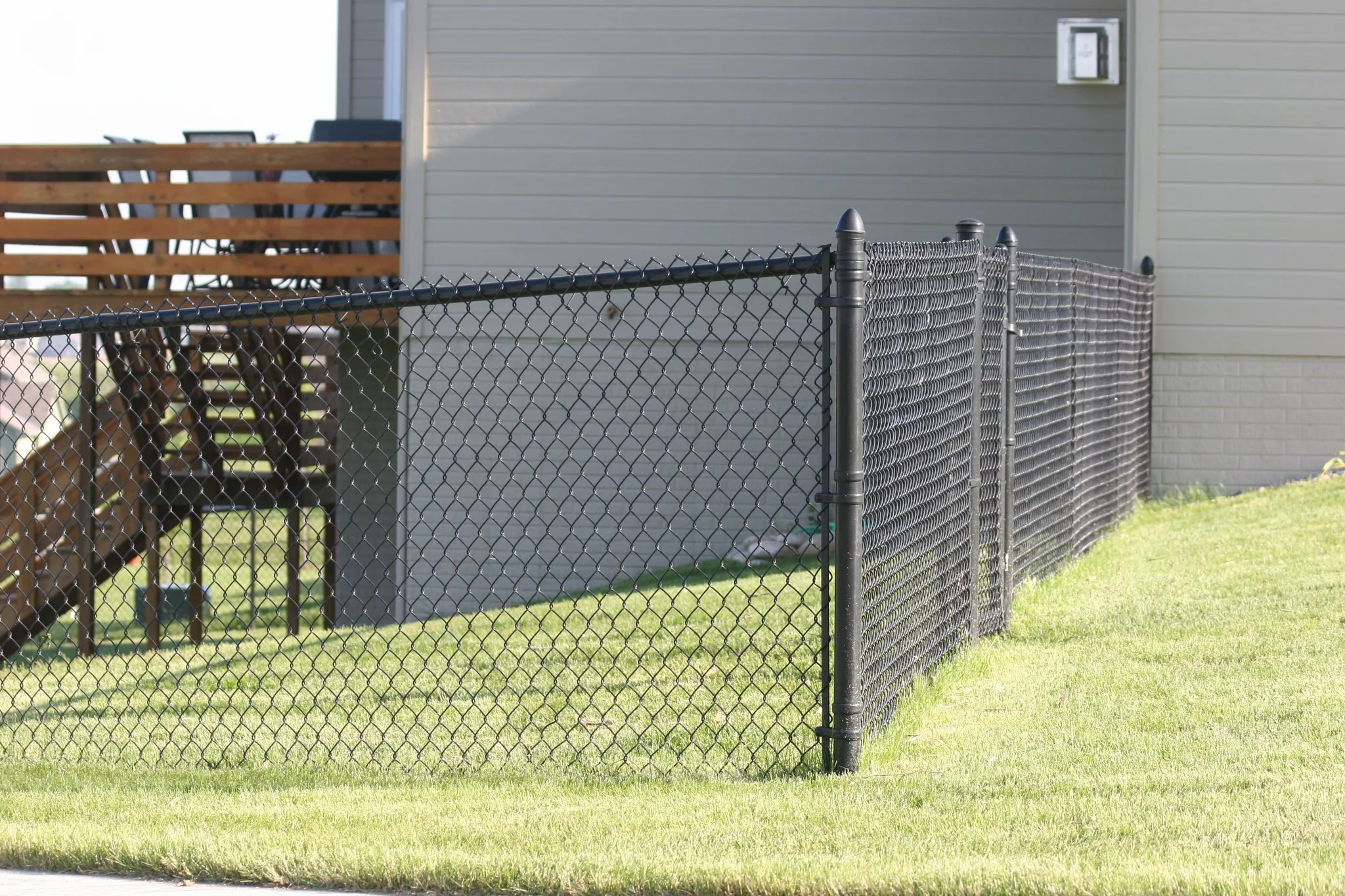 Packaged 5' Black Chain Link Yard 150' Yard Size Customize to Your