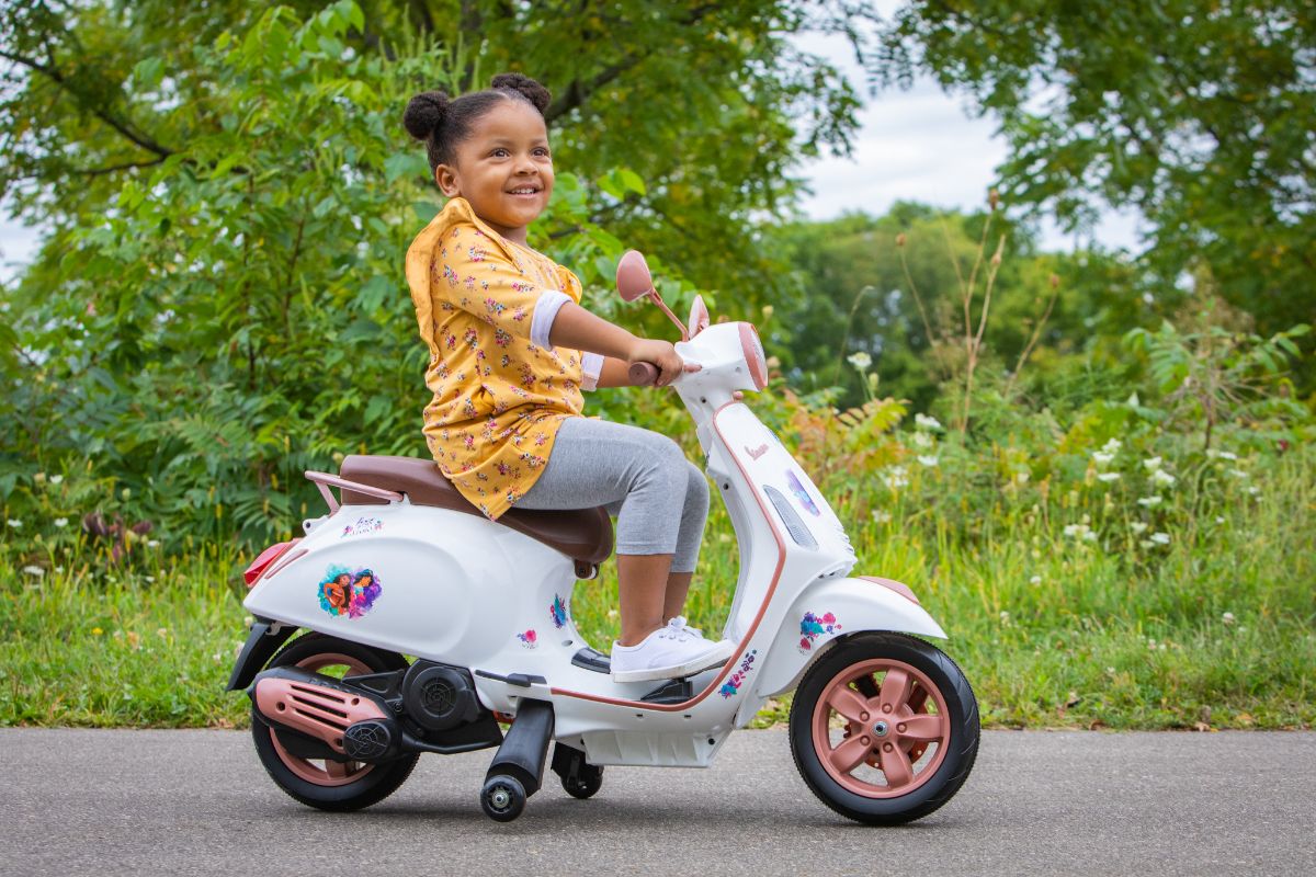 Disney Princess Vespa Scooter RideOn Toys for Kids Kid Trax